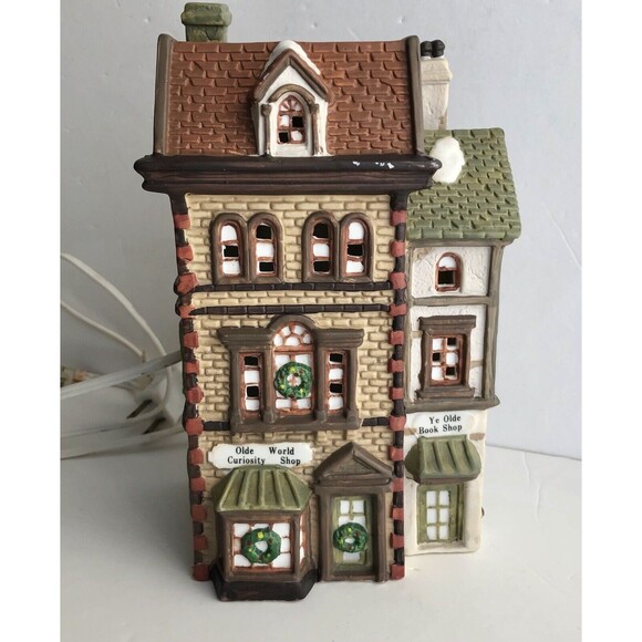 Dickens Collectables Porcelain Lighted House "OLDE WORLD CURIOSITY SHOP" 1993 - Picture 3 of 10